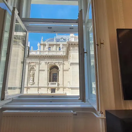 Opera View - Live In Luxury *